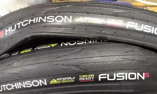 PART 1 – HUTCHINSON FUSION 5 ROAD TUBELESS-READY TIRE