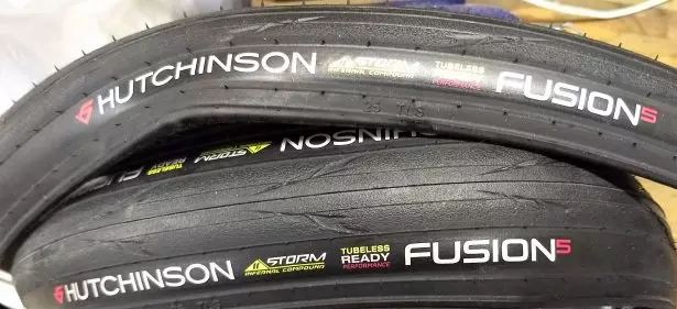 HUTCHINSON FUSION 5 ROAD TUBELESS-READY TIRE