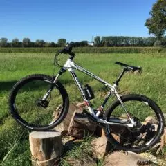 Best Bike Water Bottle Holders: Staying Hydrated on the Move