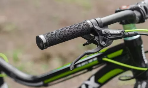 How To Remove Handlebar Grips in 5 Easy Steps
