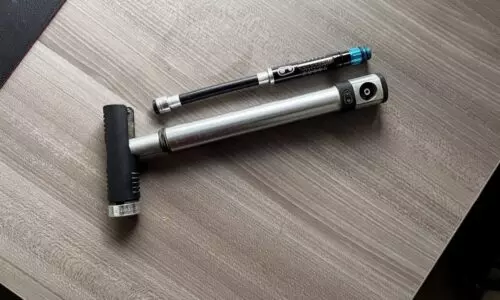 Crankbrothers Klic HV Gauge Pump Review: A High-Volume Pump With A Magnetic Hose